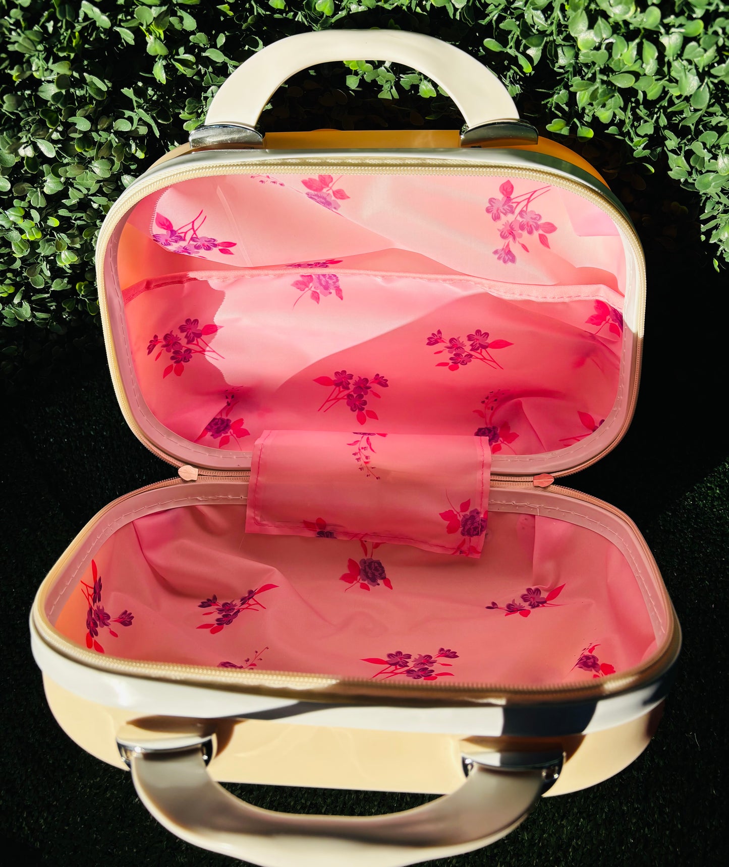 Travel Cosmetic Organizer Hello Kitty color sand